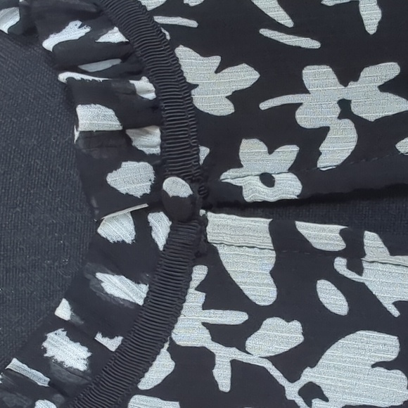 NWT Cupcakes  and Cashmere Capped Sleeve top XS - Picture 5 of 9
